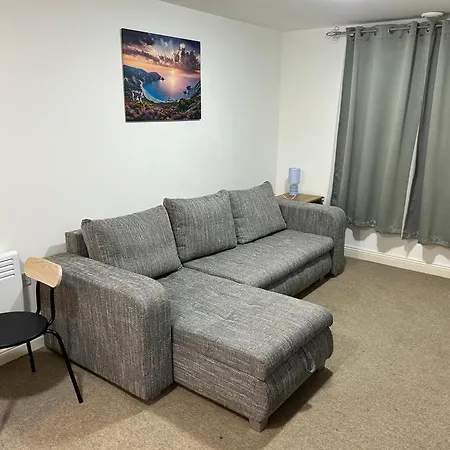 Apartment Squires Court Bedminster Parade *