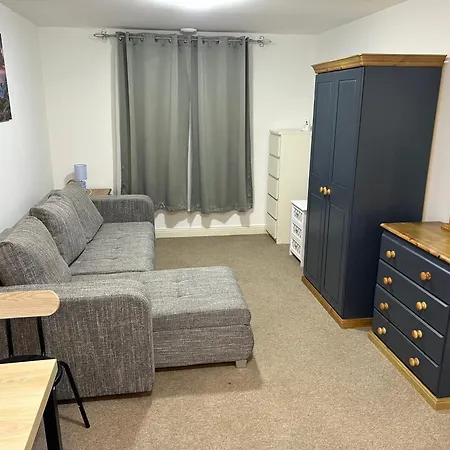 Apartment Squires Court Bedminster Parade *